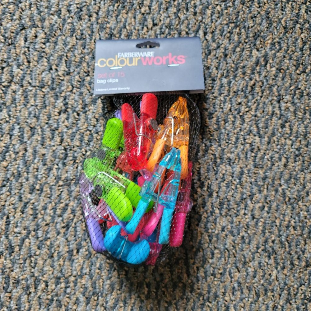 NWT Farberware Colorworks Set of 15 Bag Clips, Translucent Rainbow Colors